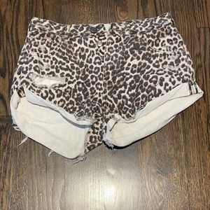 Leopard Denim shorts size 29